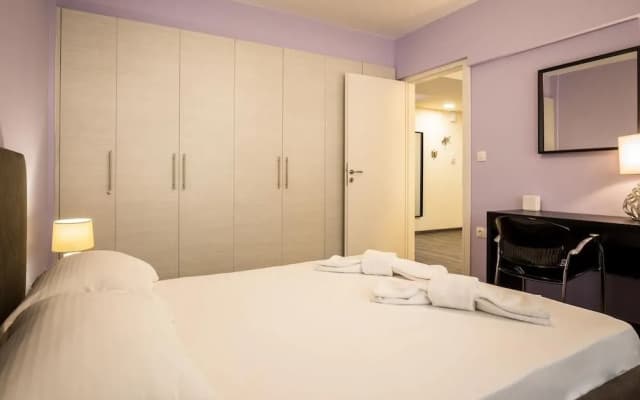 Exceptionally located apartment in Plaka - photo 2