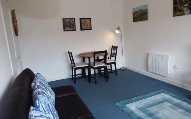 Ideal Central Edinburgh location with free on-site private parking - photo 2