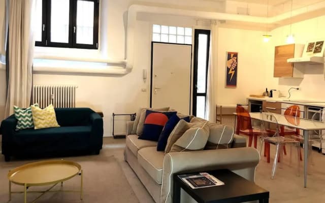 Inviting 2-bed Apartment in Milano - photo 3