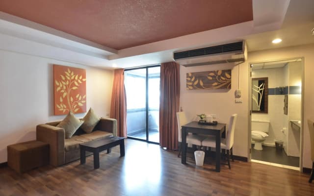 The Heritage Sathorn Suite Hotel - photo 4