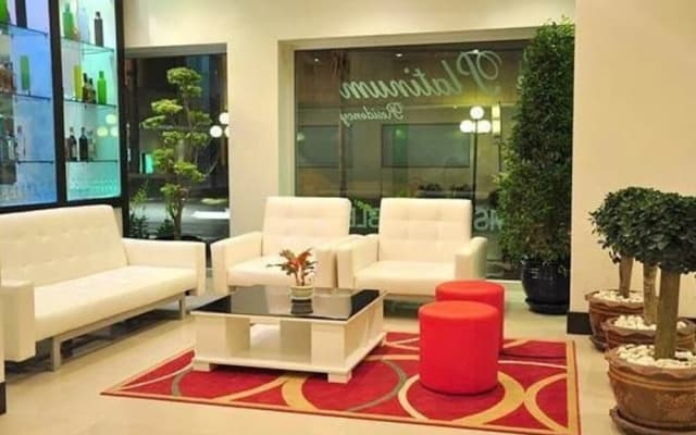 Le Platinum Residency - photo 2