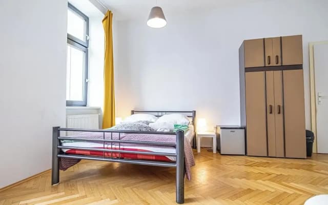 Cozy 4BR Apt Garden Close to Danube - photo 3