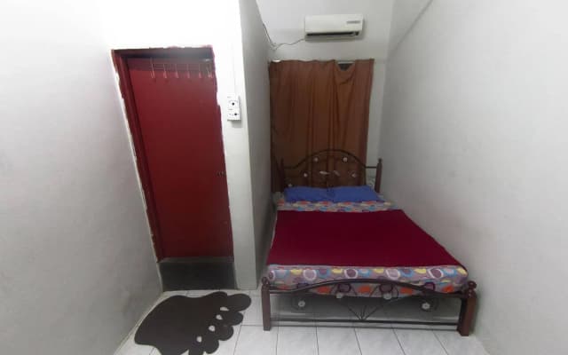 Step Inn Guest House - photo 3
