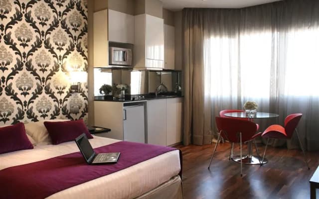Apartosuites Jardines de Sabatini - photo 2