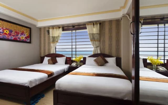 Holiday Hotel - photo 4