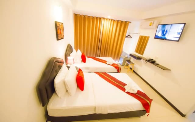 TH Beach Hotel - photo 4