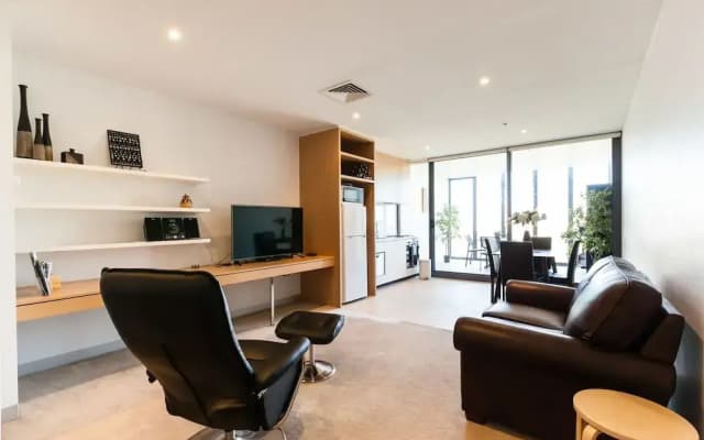 MILES, 1BDR Melbourne Apartment - photo 3