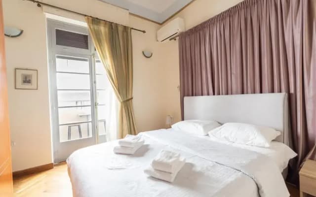 Ideal 4 bdr Apartment in Plaka for 10 - photo 5