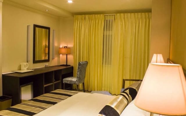 Pebbles Inn - photo 4