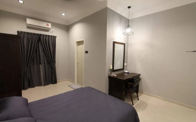 Ian's De Splendid Home - photo 2