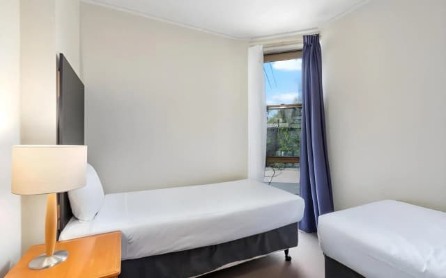 Knox International Hotel & Apartments - photo 2