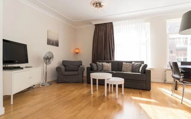Elegant City Apartment - photo 3