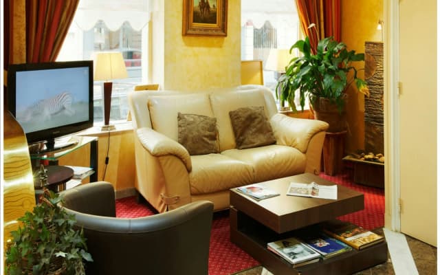 Hôtel Poussin - photo 2