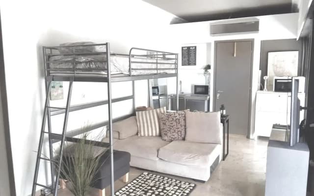 Impeccable 3-bed Apartment in Athens - photo 2