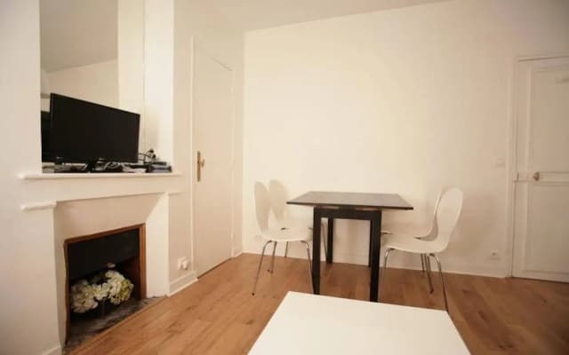 Sunny Saint Germain 1 Bdrm (158) - photo 4