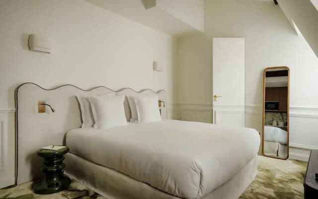 Leon Hotel-sacre Coeur View/suite-64 - photo 2