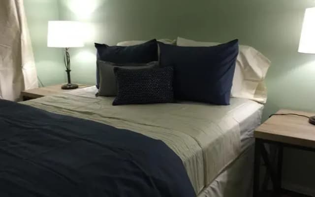 Hollywood Private One-Bedroom Apartment - photo 5