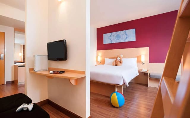 ibis Bangkok Riverside - photo 4