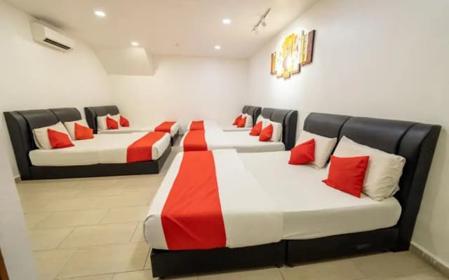 Mary J Hotel Family 10 pax room - photo 4