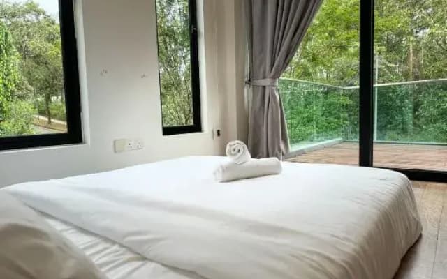 Green Escape City Private Pool Haven 24 pax - photo 5