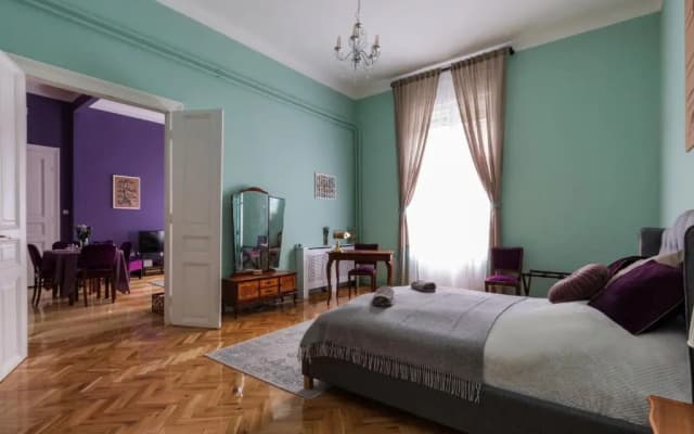 Eclectic Luxury & Spacious 2BR AC Apt in Center - photo 3