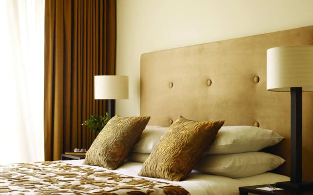 Lyall Residence - photo 2