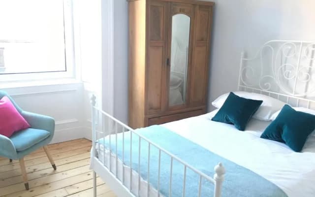 Historic Edinburgh 1890s Home Turned Relaxing Retreat - photo 4