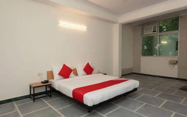 OYO Flagship 45264 Opposite Paryavaran Complex Post Office - photo 5