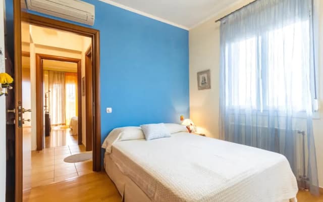 Elegant 5th Floor 2bdr - photo 4
