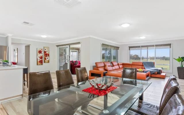 Bulla Hill Villas- Melbourne Airport - photo 2