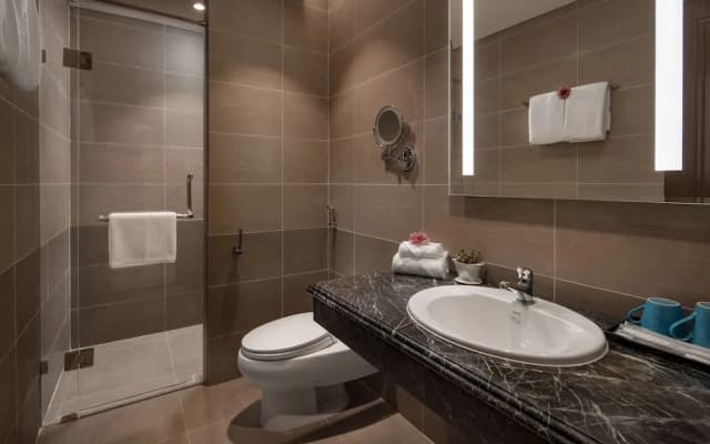 Brand New 2bdr Suite Rooftop Pool - photo 5