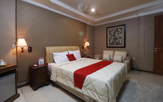 RedDoorz Plus @ Jalan Dharmawangsa - photo 2