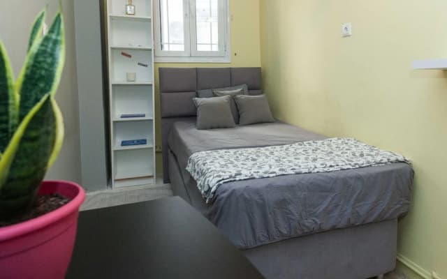 Modern 2 Bd Kipseli Hideaway Patio Apt - photo 2