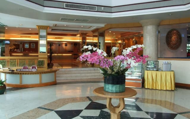 Ratchada City Hotel - photo 2