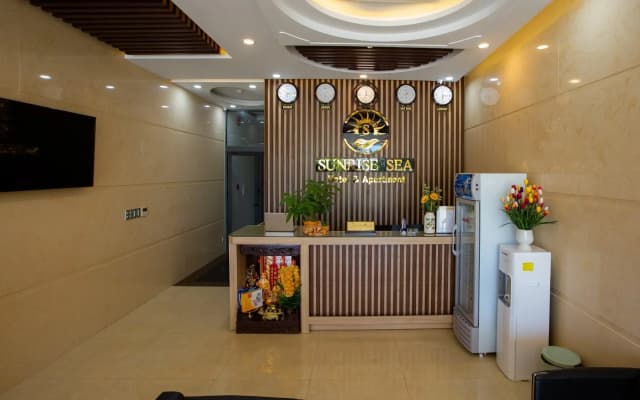 Da Nang Sunrise Sea Hotel & Apartment - photo 2