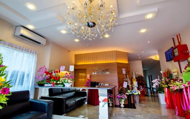 Elegant Hotel - photo 2