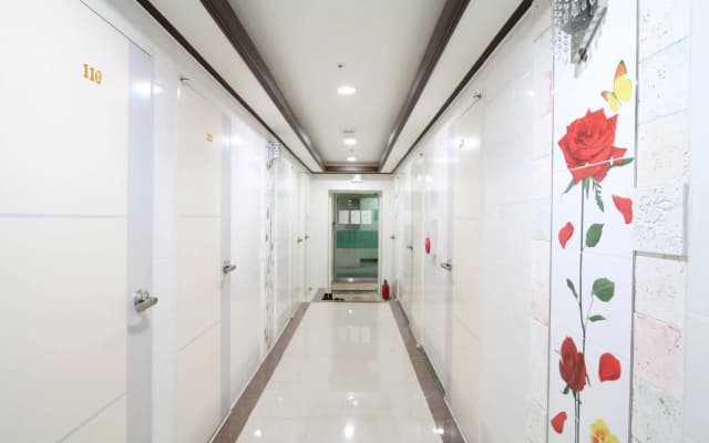 World Oneroom Hostel - photo 2