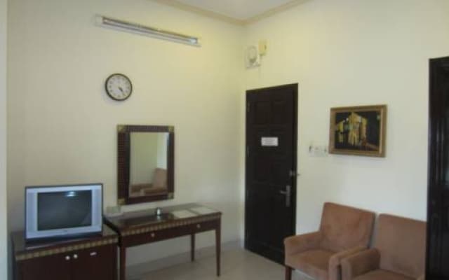 Contempo Hotel - photo 4