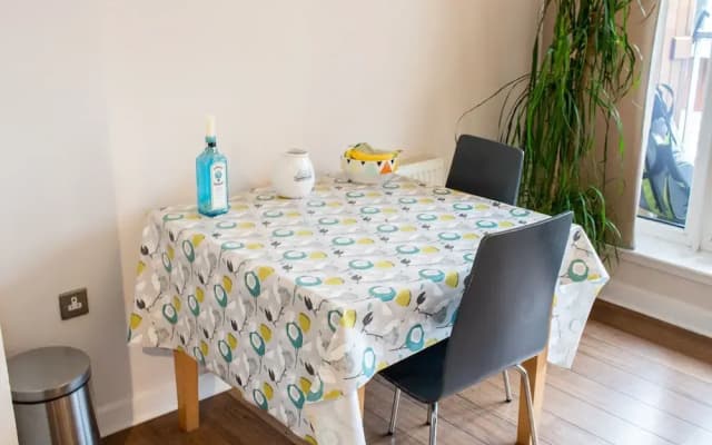 2 Bedroom 2 Bathroom Flat - photo 3