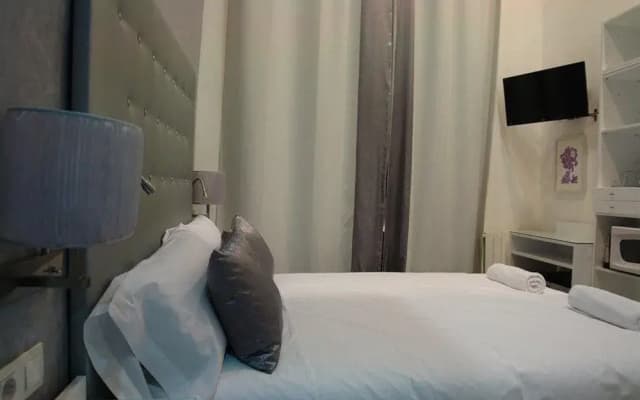 Hostal Cel Barcelona - photo 3