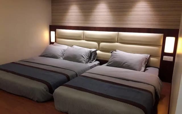 De Benz Inn - photo 3