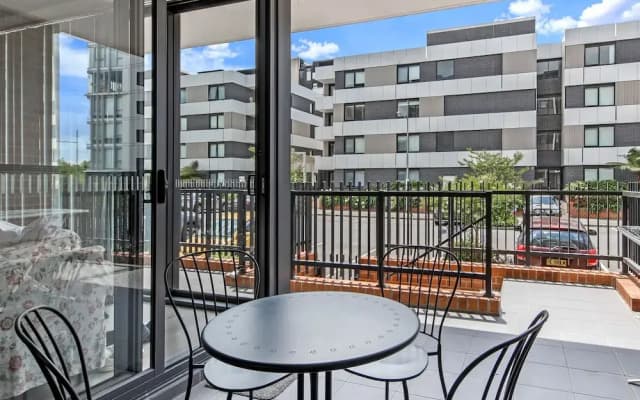 Kozyguru | Penrith | 2 Bed 2 Bath Apt Free Parking - photo 3