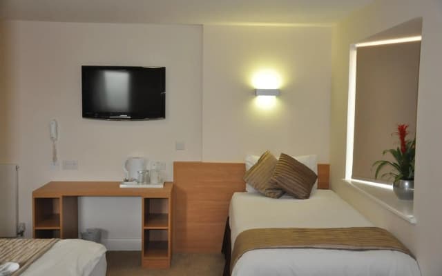 Queens Hotel - photo 3