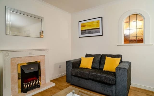 Charming Edinburgh Apartment - photo 2