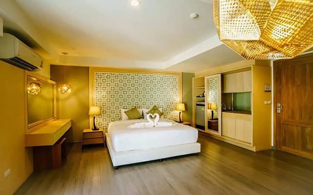 Moon Dragon Hotel - photo 3