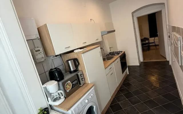 Simple 2BR Near Westbahnhof Station - photo 2