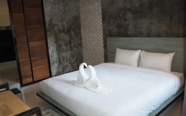 Sherloft Home and Hostel Private Room - photo 2