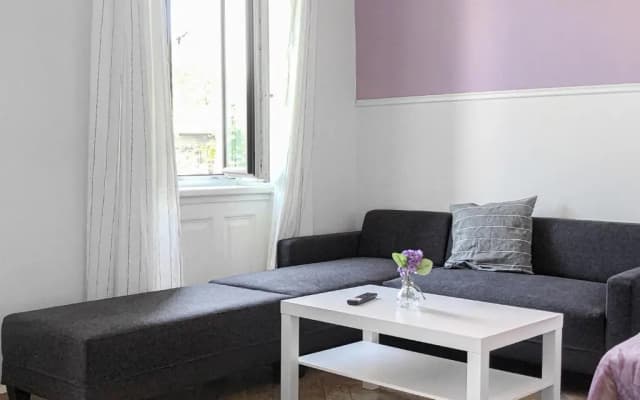 Commodious 2BR Apt. Near AKH-Perfect for Groups - photo 3