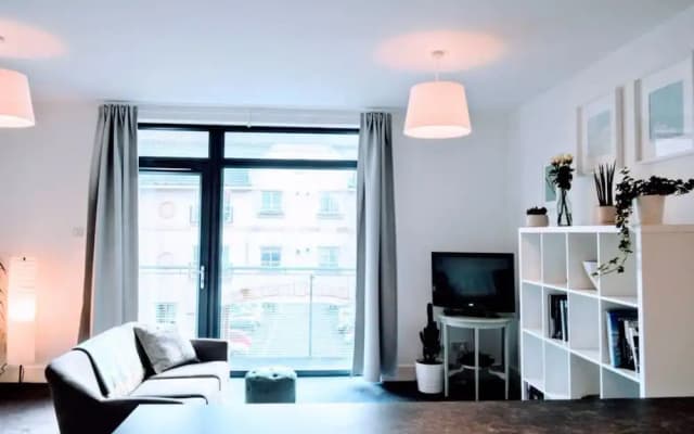 2 Bedroom Apartment In City Centre - photo 5