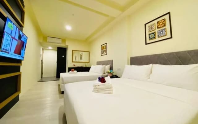 Bishop Hotel - photo 3
